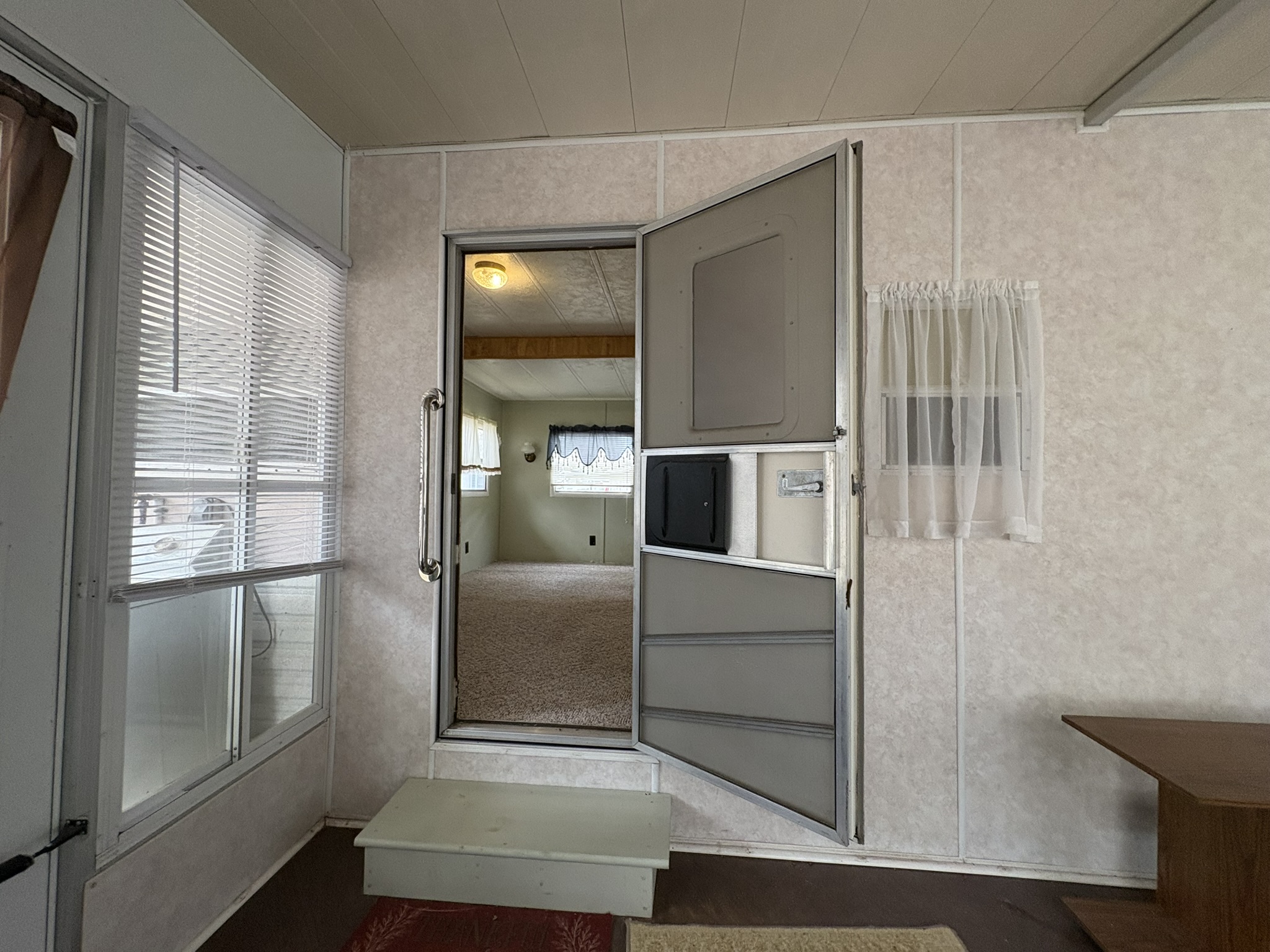 Florida room view toward the bedroom door